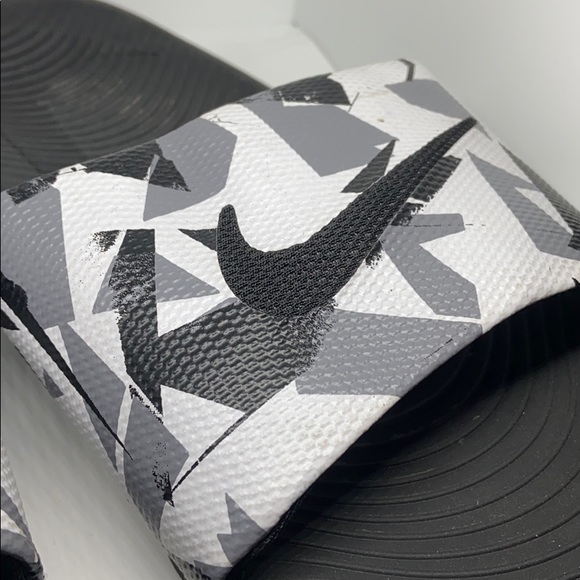 Women’s Nike Slides - Picture 4 of 4